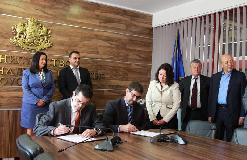 В присъствието на министрите  Лиляна Павлова и Ивайло Московски се постави началото на строителството на участъка от Лот 3 на АМ „Струма“ между  Кресна и Сандански - 1