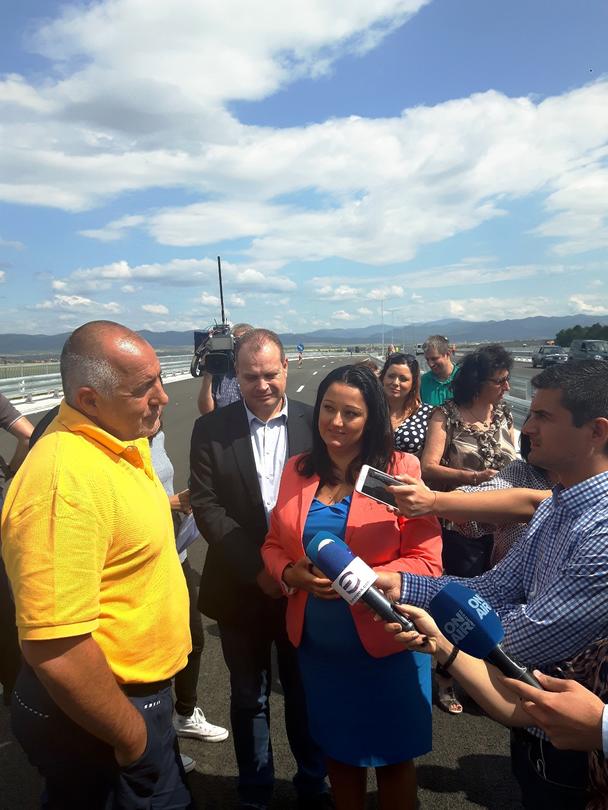 Министър Лиляна Павлова: От днес се пуска за движение двупосочно в едното платно участък 2 от Западната дъга на Софийския околовръстен път - 23