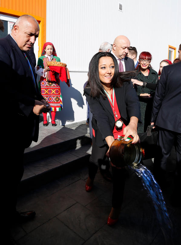 Министър Павлова: Националната програма за енергийна ефективност на многофамилни жилищни сгради е единствено в полза на хората - 8