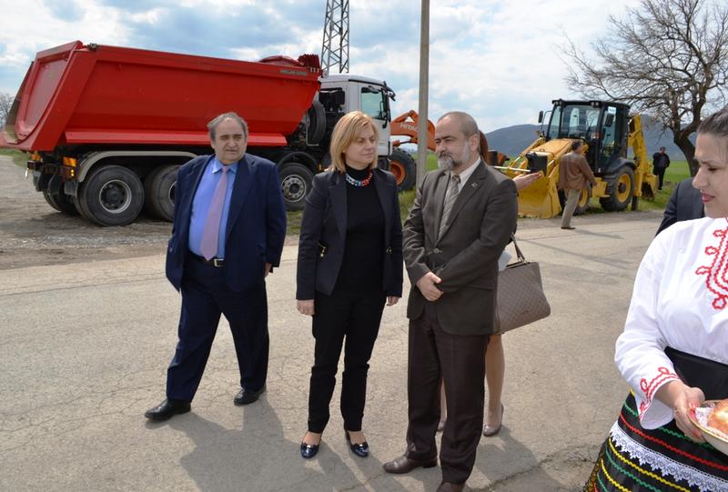 Министър Терзиева стартира ремонта на Златишки проход - 3