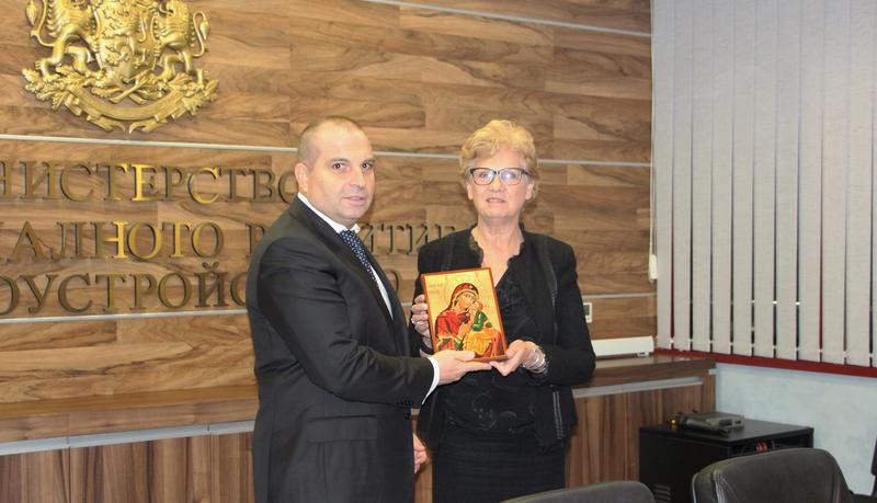 Grozdan Karadjov accepted the post Minister of Regional Development and Public Works from Violeta Komitova