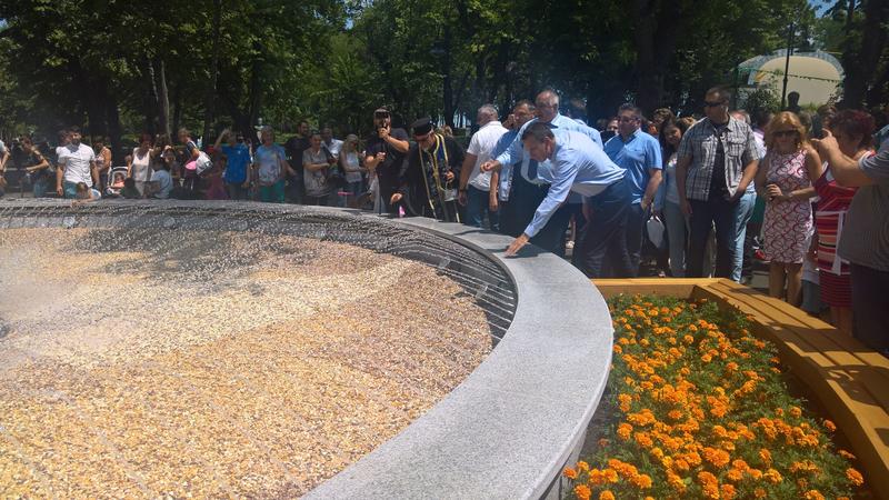 Премиерът Бойко Борисов, министър Николай Нанков и кметът Димитър Николов откриха обновения Приморски парк в Бургас