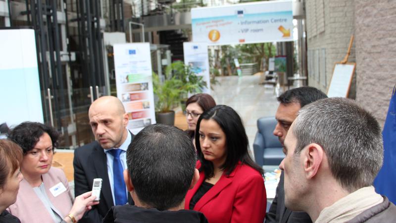    Вицепремиерът по европейските фондове Томислав Дончев и министрите  на регионалното развитие Лиляна Павлова, на транспорта Ивайло Московски и на околната среда Ивелина Василева проведоха работни срещи с ЕК в Брюксел