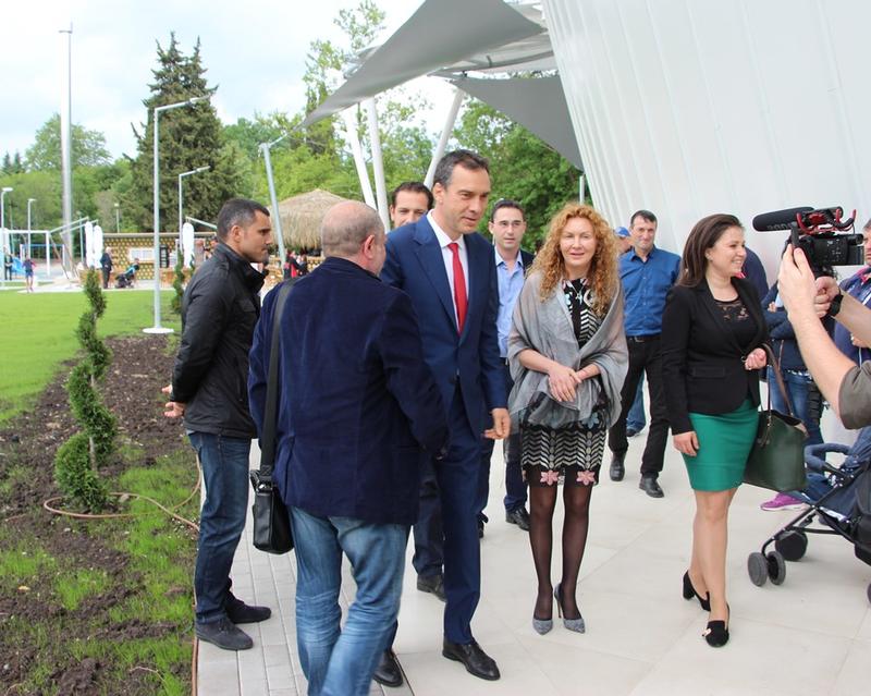 Заместник-министър Деница Николова и кметът на Бургас Димитър Николов откриха модерен мултифункционален комплекс - 3