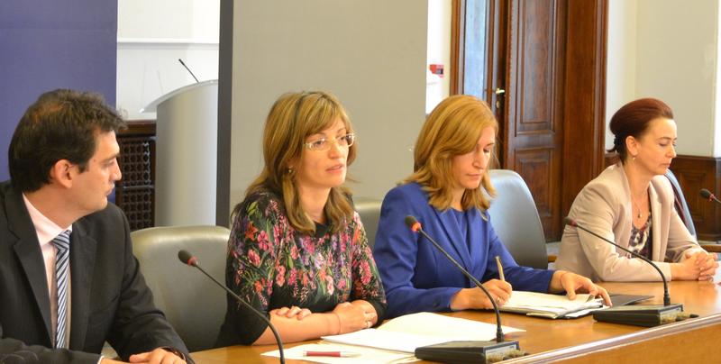 Вицепремиерът Захариева: Бюджетът може да бъде изпълнен изключително трудно