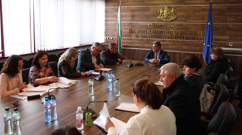Министър Цеков към кметове: Тази седмица подписахме най-много споразумения за общински проекти, наслука да ви е работата - 9