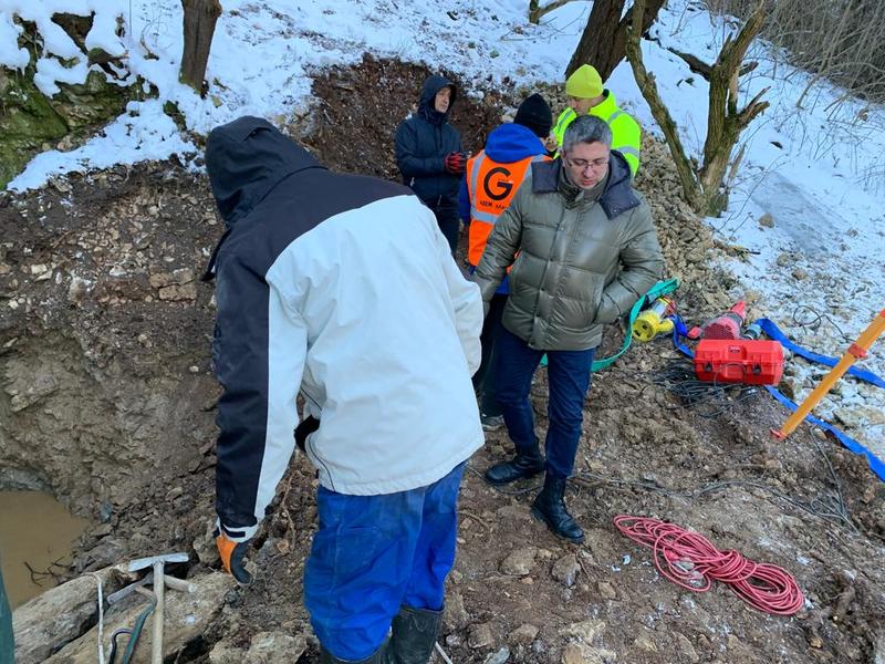 Проучване на алтернативни водоизточници от спелеолога Атанас Русев