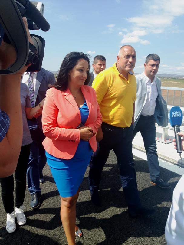 Министър Лиляна Павлова: От днес се пуска за движение двупосочно в едното платно участък 2 от Западната дъга на Софийския околовръстен път - 19