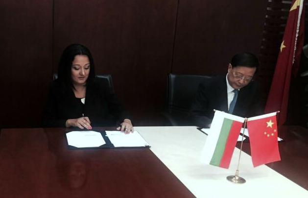 Министър Лиляна Павлова подписа споразумение за сътрудничество в областта на строителството с министъра на жилищата и развитието на градските и селските райони на Китай Чън Джънгао - 1