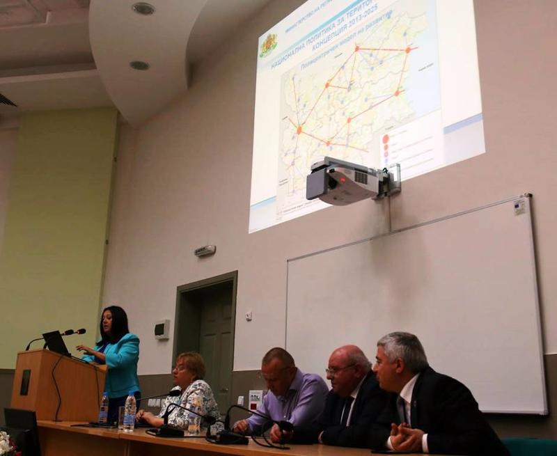 Министър Лиляна Павлова изнесе лекция на тема регионална политика пред над 100 студенти и техните преподаватели от Русенския университет „Ангел Кънчев“ - 4