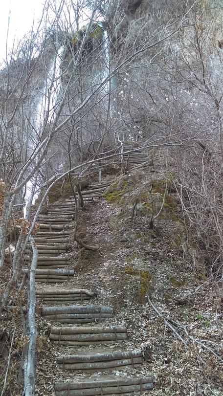 Древни църкви, скален водопад и най-големият въжен мост в страната привличат туристи в Западна България - 8