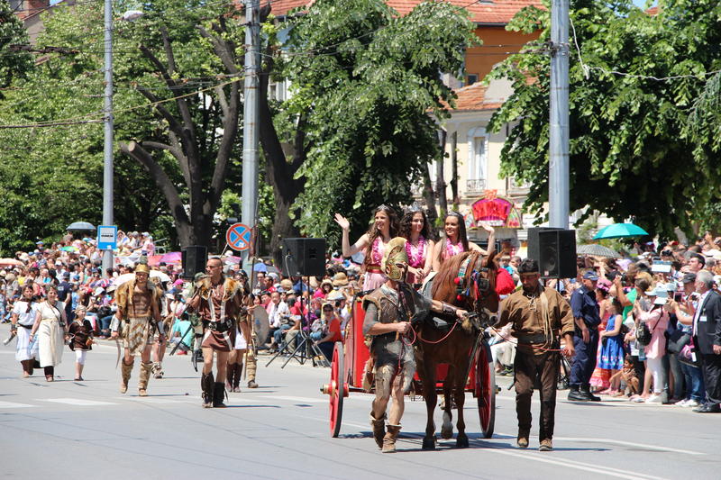 Министър Павлова: През последните дни взехме важни решения, които ще съдействат за развитието и популяризирането на Казанлък и Празника на розата - 6
