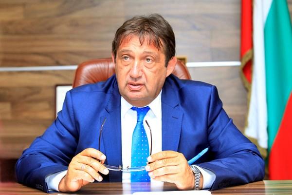 Министър Иван Шишков в интервю за в. „24 часа“: Обещаха ми тунелите на 