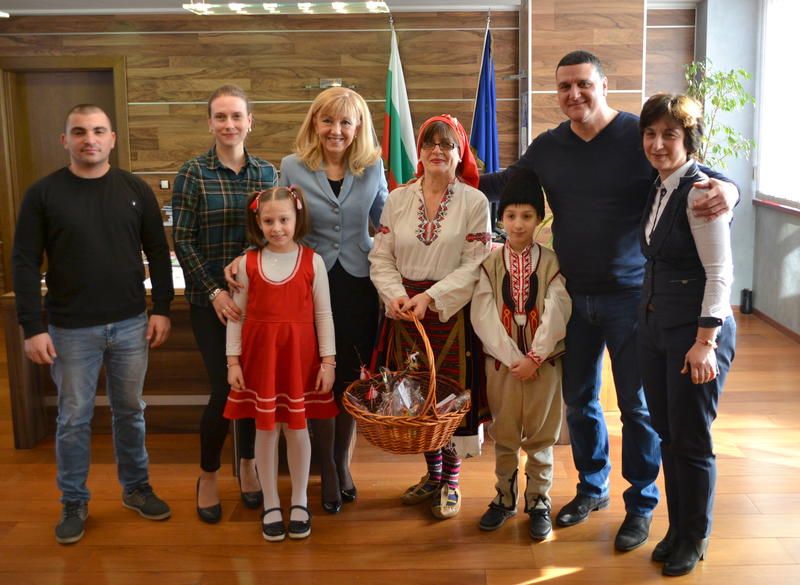 Ученици от Оряхово поздравиха Министерството на регионалното развитие за 1 март - 2