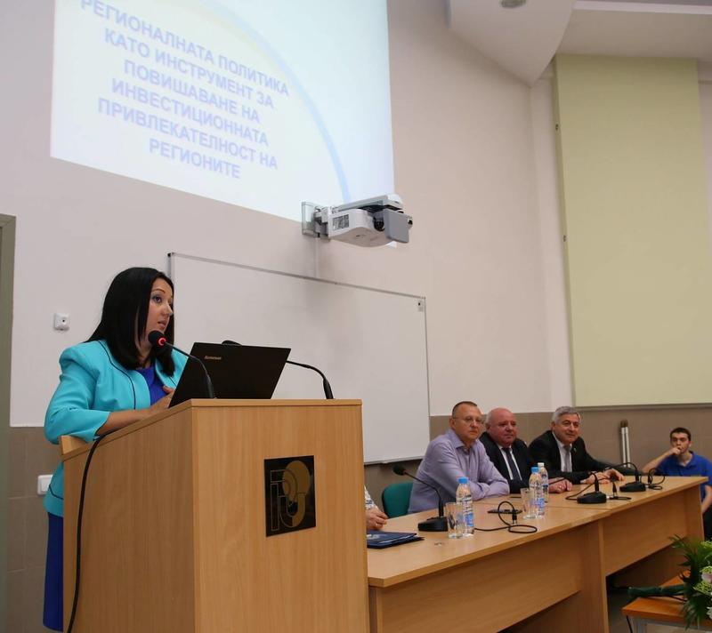 Министър Лиляна Павлова изнесе лекция на тема регионална политика пред над 100 студенти и техните преподаватели от Русенския университет „Ангел Кънчев“