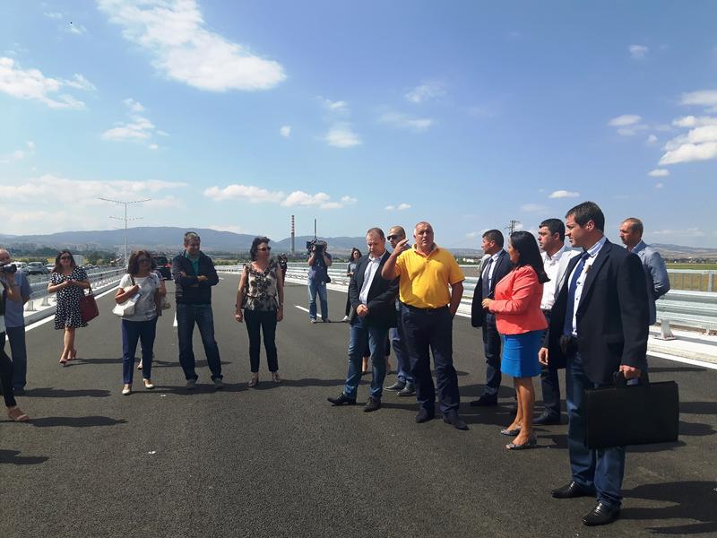 Министър Лиляна Павлова: От днес се пуска за движение двупосочно в едното платно участък 2 от Западната дъга на Софийския околовръстен път - 21