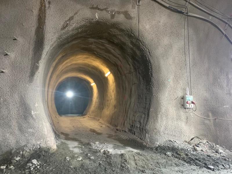 Minister Petya Avramova inspected the construction of the longest road tunnel in Bulgaria (video) - 1