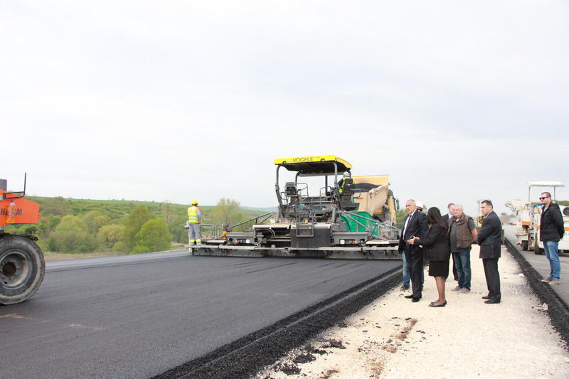 Премиерът Бойко Борисов и министър Лиляна Павлова направиха изненадваща инспекция на строителството на пътен възел Шумен- Белокопитово - 3