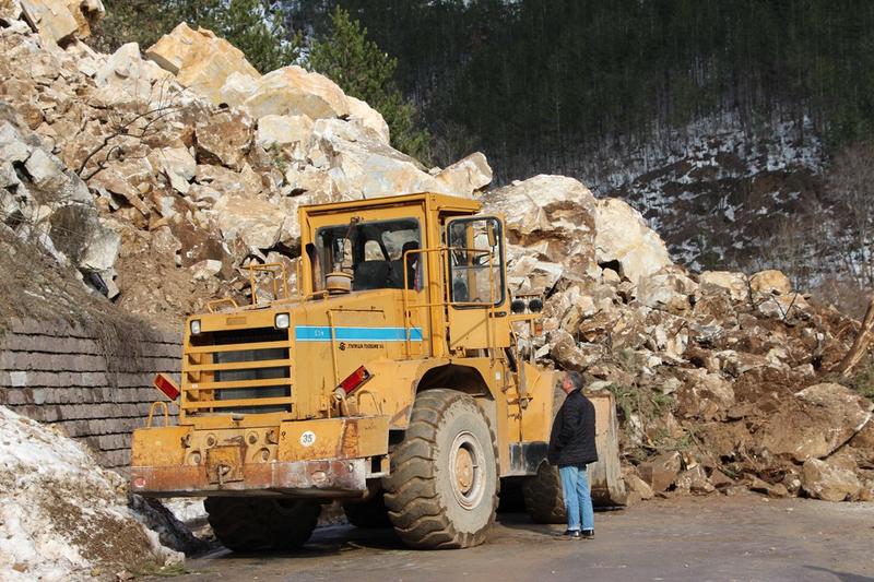  Министър Лиляна Павлова: Разчистването на пътя Смолян- Пловдив ще продължи и през нощта   - 3
