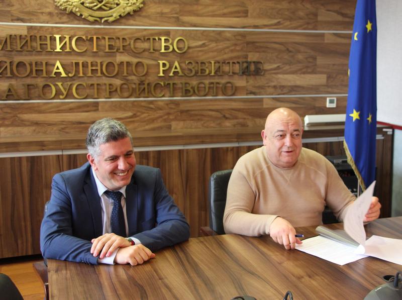 Министър Цеков подписа 442 споразумения със 115 общини за изпълнение на общински инфраструктурни проекти в страната - 8