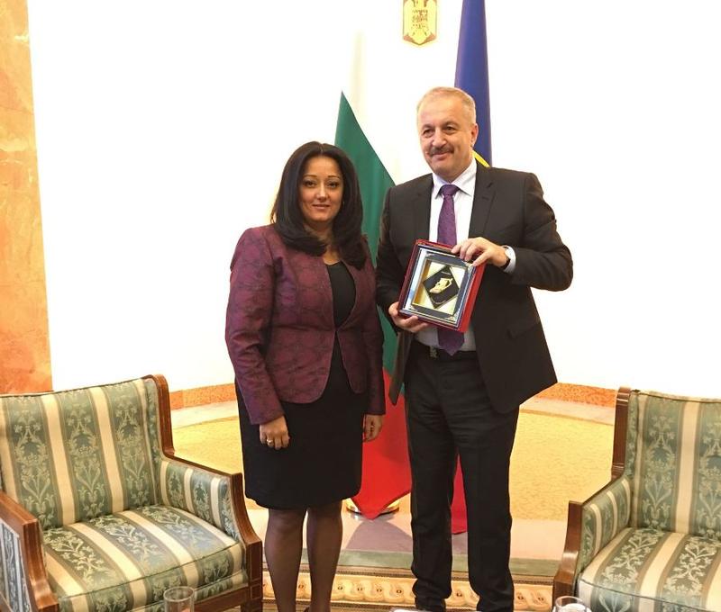  Министър Лиляна Павлова обсъди с румънския си колега Василе Дънку изпълнението на програмата за трансгранично сътрудничество между България и Румъния