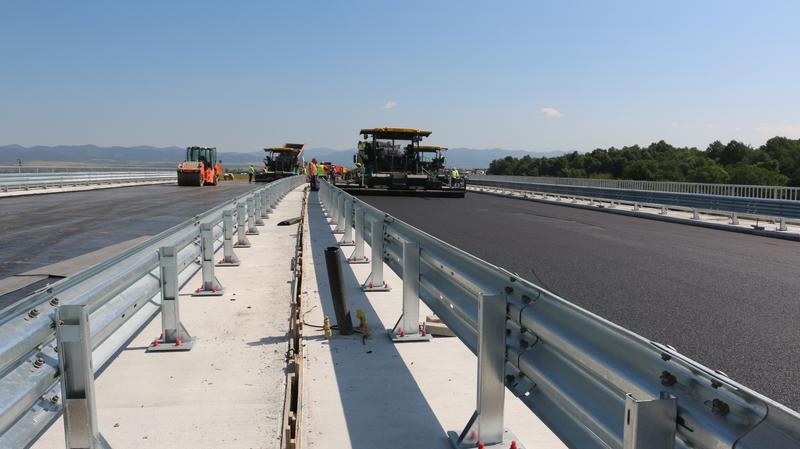 Министър Лиляна Павлова: От днес се пуска за движение двупосочно в едното платно участък 2 от Западната дъга на Софийския околовръстен път - 7