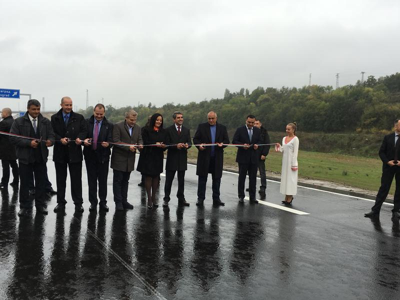 Лиляна Павлова: С пускането на Лот 2 на АМ „Струма“ времето за придвижване между София и Благоевград става 40 минути - 16