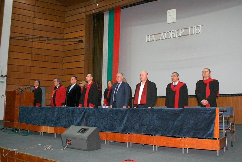 Заместник-министър Йовев връчи  дипломи на абсолвенти от УАСГ