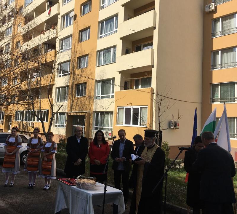  Министър Лиляна Павлова откри четири санирани блока в Кюстендил - 7