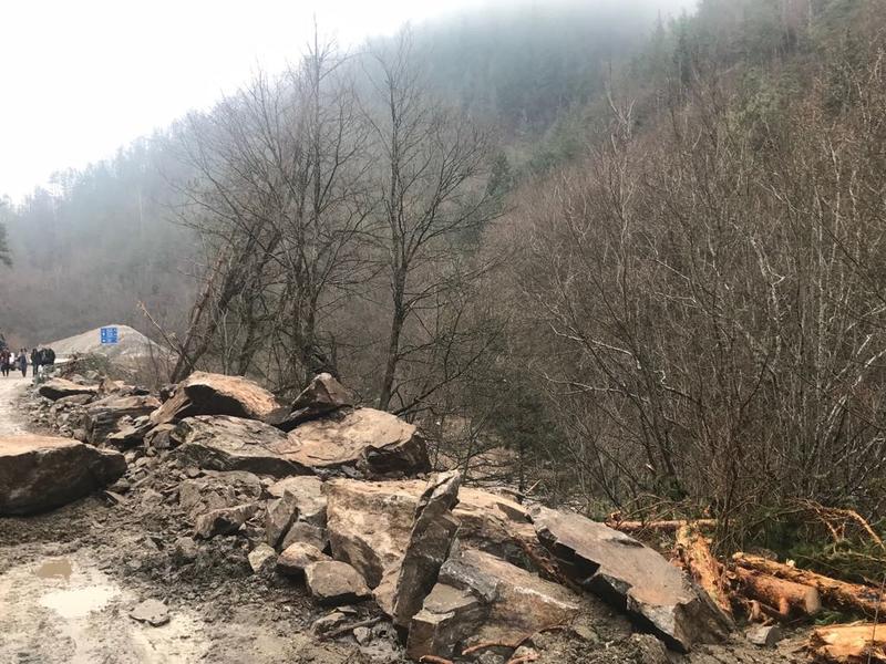 До 10 дни ще бъде готов обходният маршрут на затворения от срутище участък от пътя Смолян – Мадан - 11