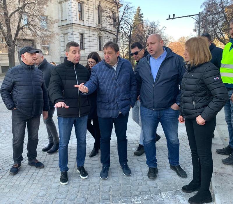 Министър Иван Шишков след инспекцията на жълтите павета в София: Проблемите се решават тогава, когато се признават - 12