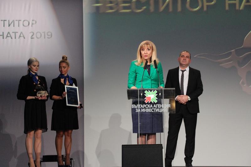 Министър Аврамова награди Кока-Кола за разширяване на бизнеса им в България  в рамките на конкурса „Инвеститор на годината“ 2019 - 5