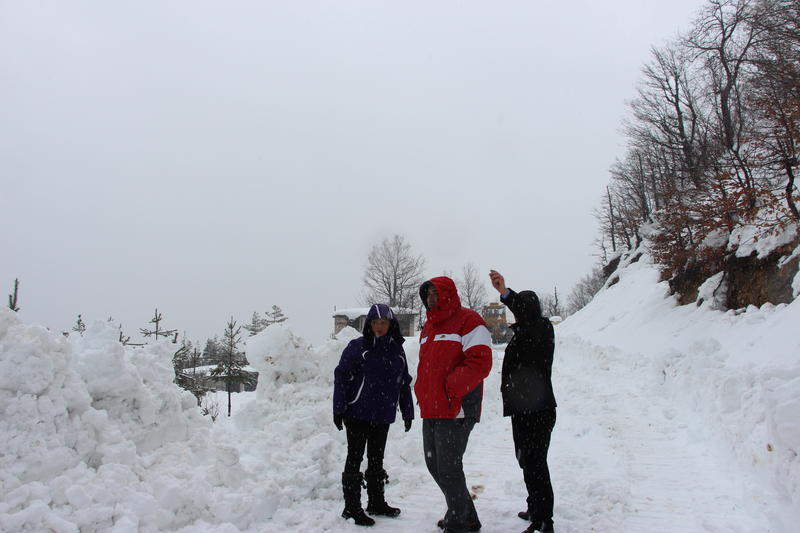  Министър Лиляна Павлова лично проследи пробиването на пътя до маданската махала Печинска, откъсната от света шест дни  