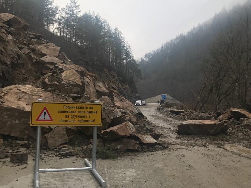 До 10 дни ще бъде готов обходният маршрут на затворения от срутище участък от пътя Смолян – Мадан - 8