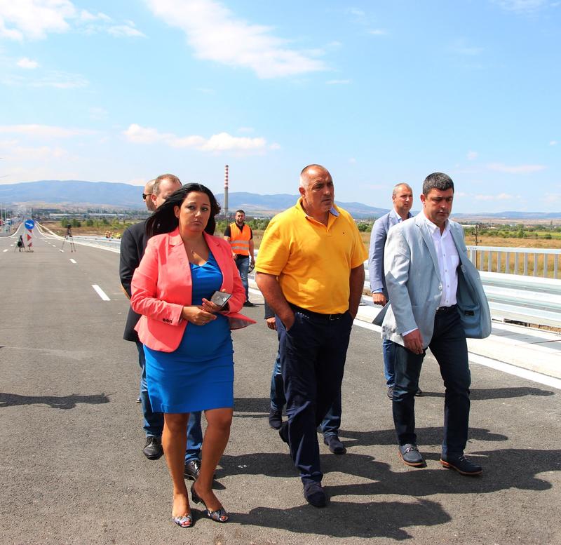 Министър Лиляна Павлова: От днес се пуска за движение двупосочно в едното платно участък 2 от Западната дъга на Софийския околовръстен път - 14