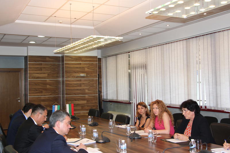 Заместник-министър Деница Николова разговаря с вицепремиера на Република Узбекистан Нодир Отажонов - 4
