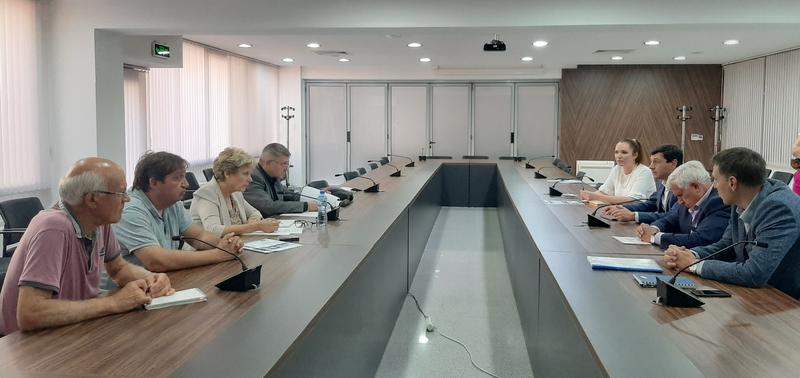 Министър Комитова се срещна с ръководството на Асоциация „Хидроенергия“