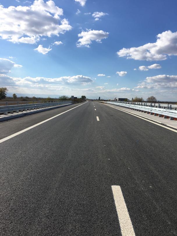 В присъствието на министрите Лиляна Павлова и Ивелина Василева бе пуснат за движение мостът над река Стряма по АМ „Тракия“ - 5