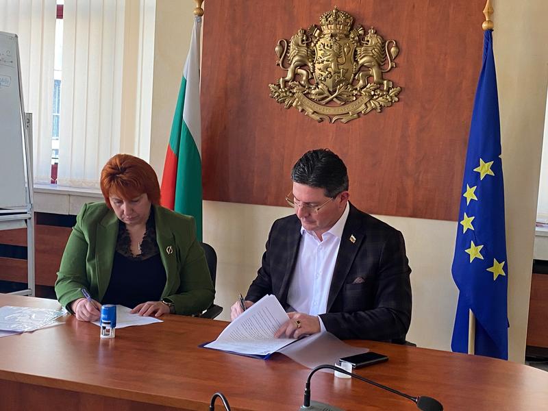 Министър Цеков подписа 723 споразумения със 191 общини за финансиране на общински проекти - 6