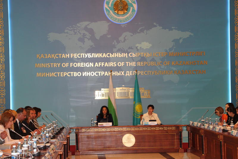  Лиляна Павлова: Провеждането на заседание на Междуправителствената комисия е от особена важност за развиването на търговско-икономическите отношения между България и Казахстан - 6