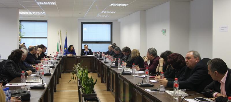 Министър Павлова представи Националната програма за саниране пред Камарата на строителите