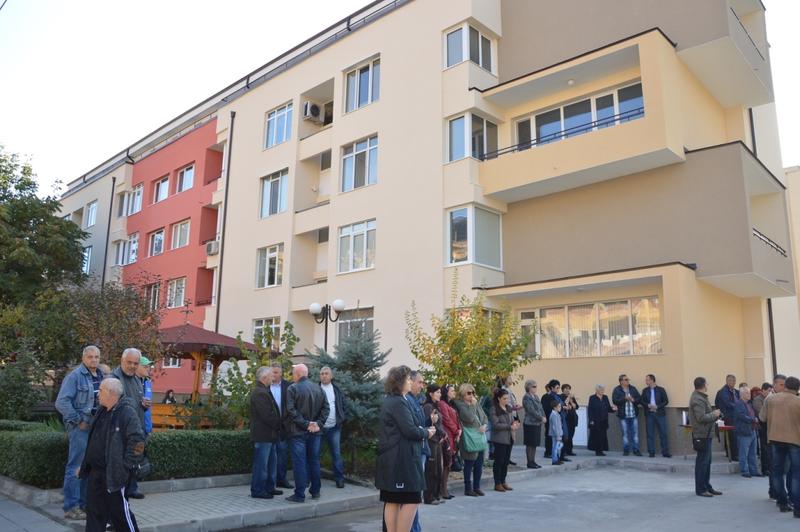 Министър Лиляна Павлова откри в Пазарджик един от най-големите санирани блокове със средства от Националната програма за енергийна ефективност  - 11