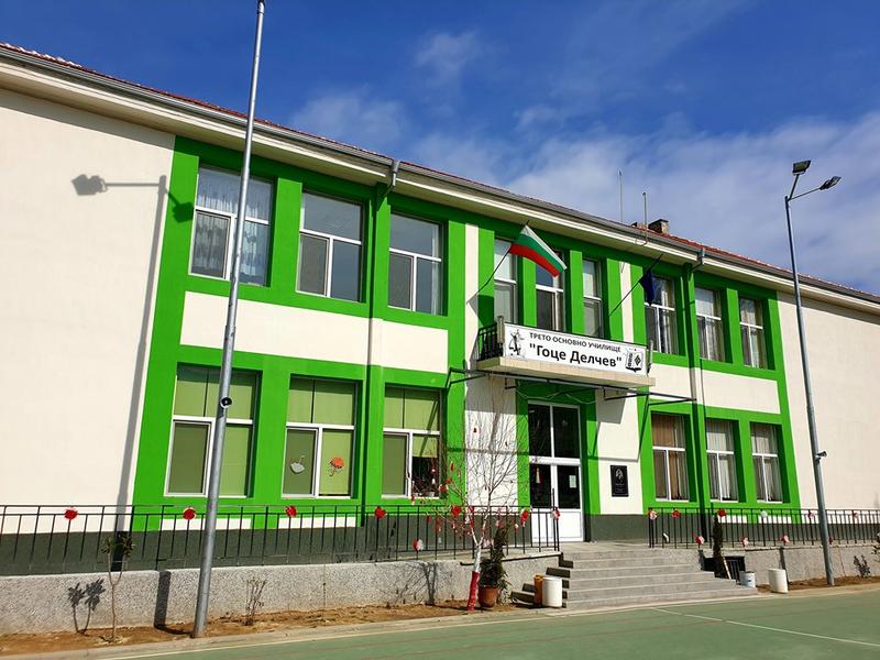 МРРБ обновява 435 училища и детски заведения и 13 университета в 112 български общини - 3