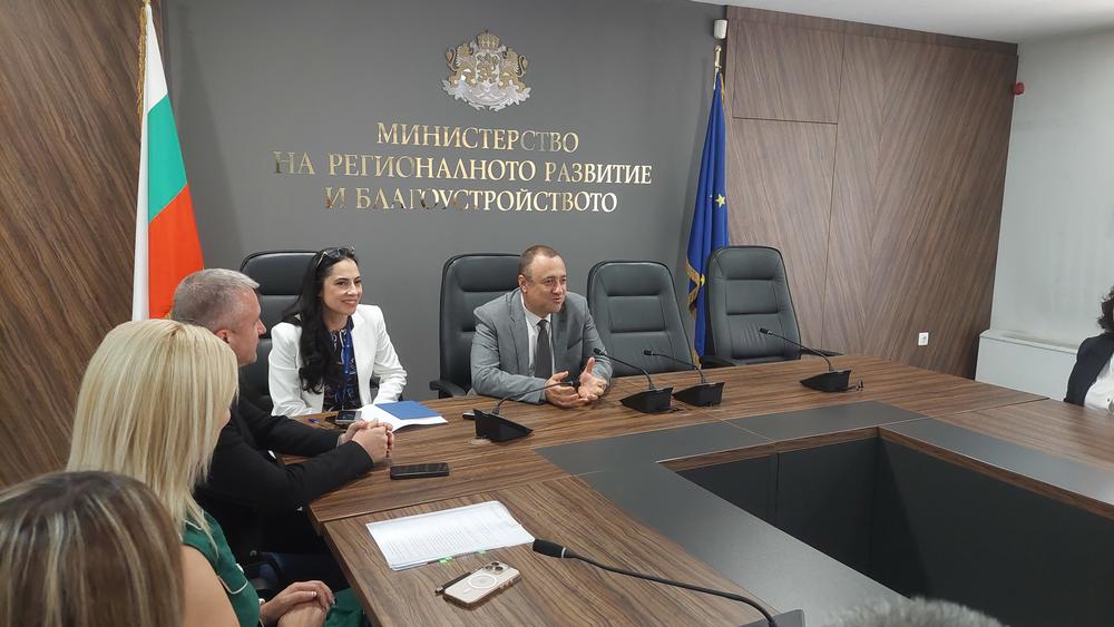 Подписани са още 45 споразумения за близо 77 млн. лв. по Инвестиционната програма за...