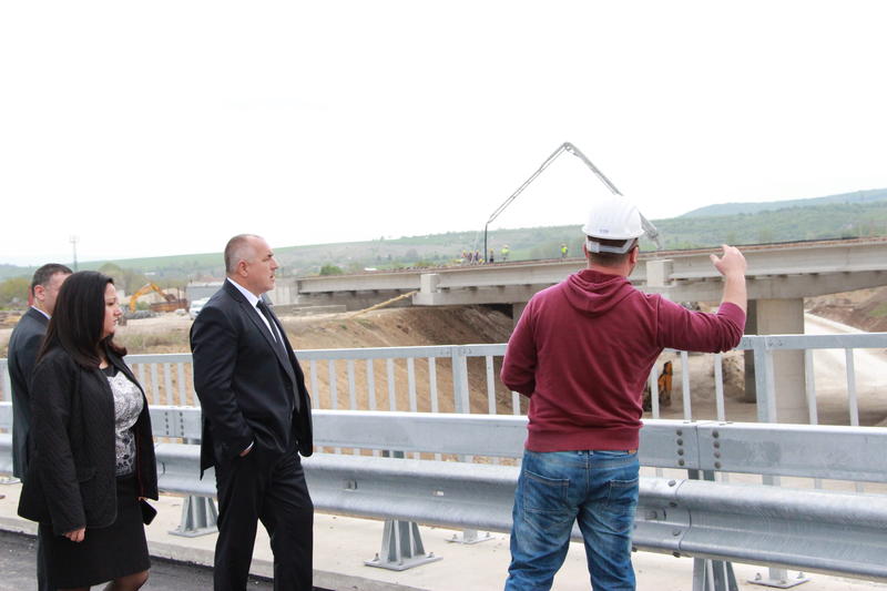  Премиерът Бойко Борисов и министър Лиляна Павлова направиха изненадваща инспекция на строителството на пътен възел Шумен- Белокопитово - 5