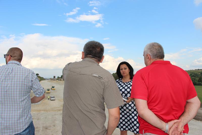  Министър Павлова инспектира строителството на пътен възел Шумен-Белокопитово