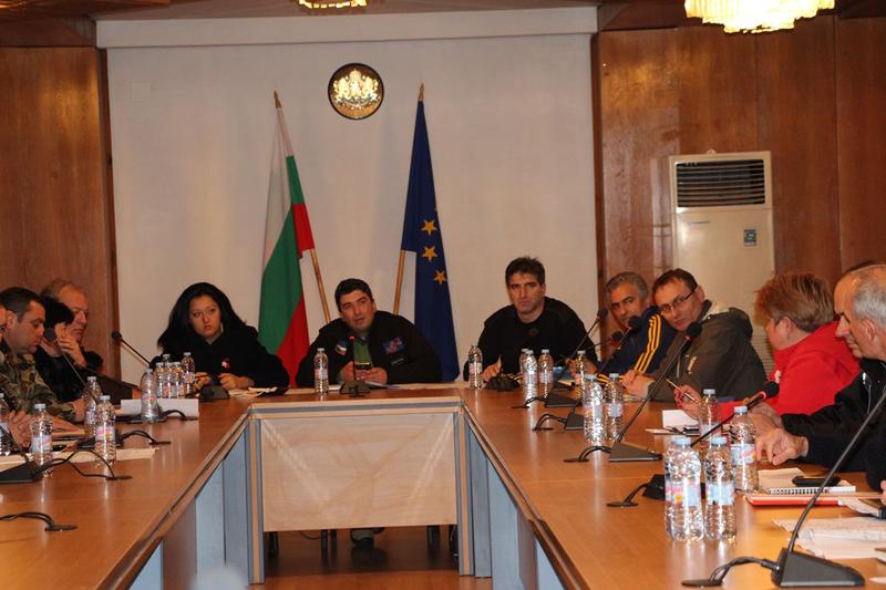 Министър Лиляна Павлова: Остава бедственото положение в област Смолян, продължаваме да помагаме с техника на общините