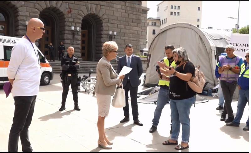 Министър Комитова:  Ако имахме финансов ресурс, щяхме да решим  веднага проблема с „Автомагистрали – Черно море“