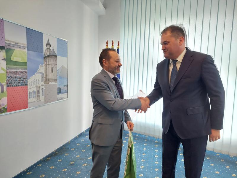 Министър Найденов обсъди свързаността, сътрудничеството и жилищната политика с министър Атила Чеке по време на посещение в Румъния - 1