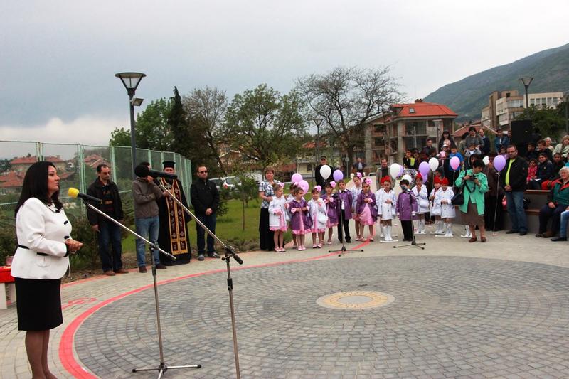  Министър Лиляна Павлова откри обновения парк на Карлово - 1